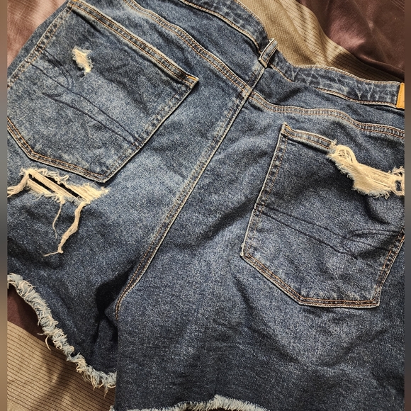 AE Mom Shorts - Picture 8 of 9